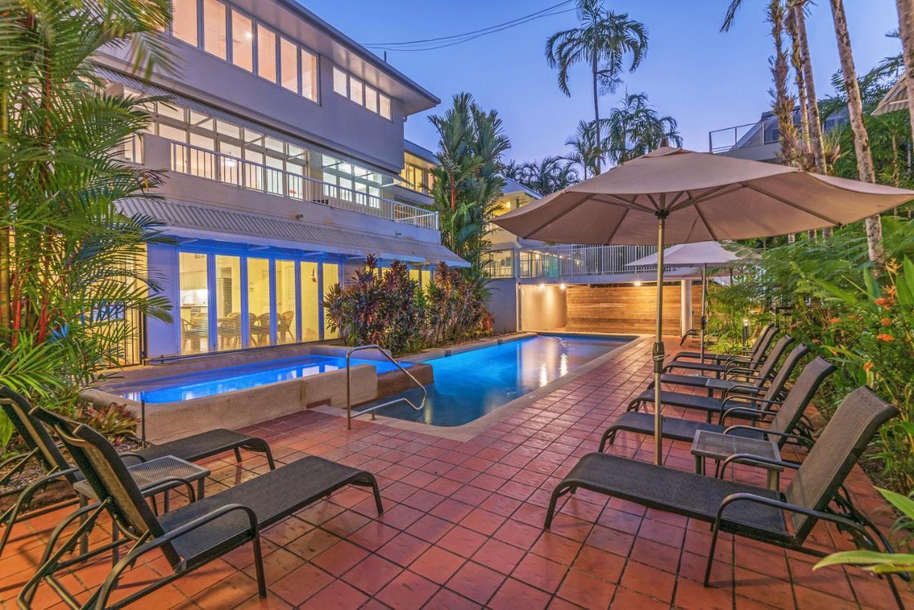 Balboa Apartments Port Douglas Exteriör bild