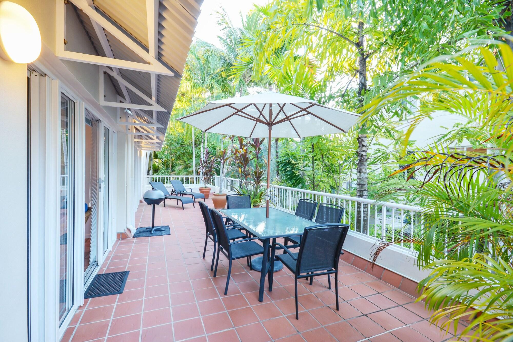 Balboa Apartments Port Douglas Exteriör bild