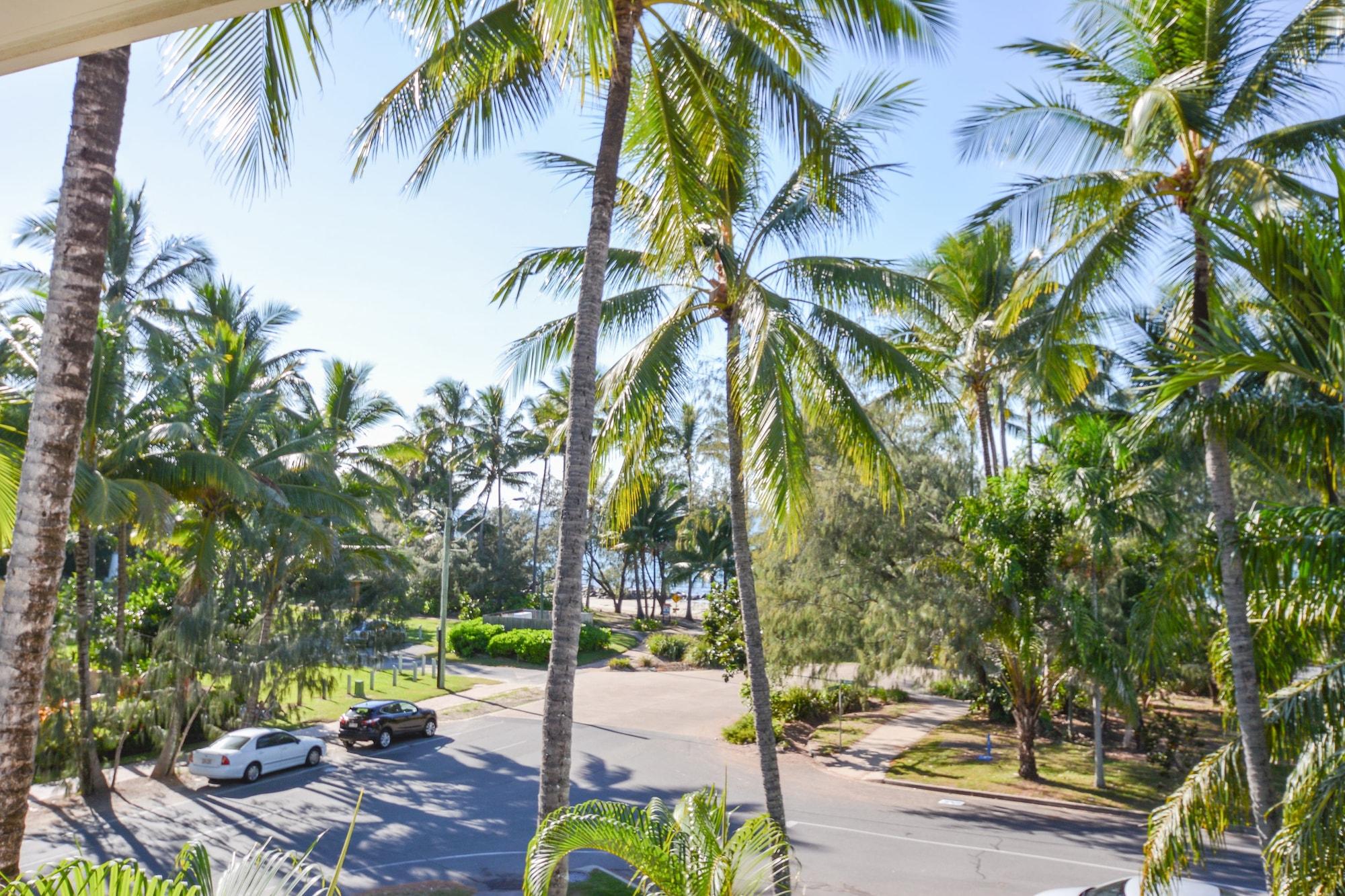 Balboa Apartments Port Douglas Exteriör bild
