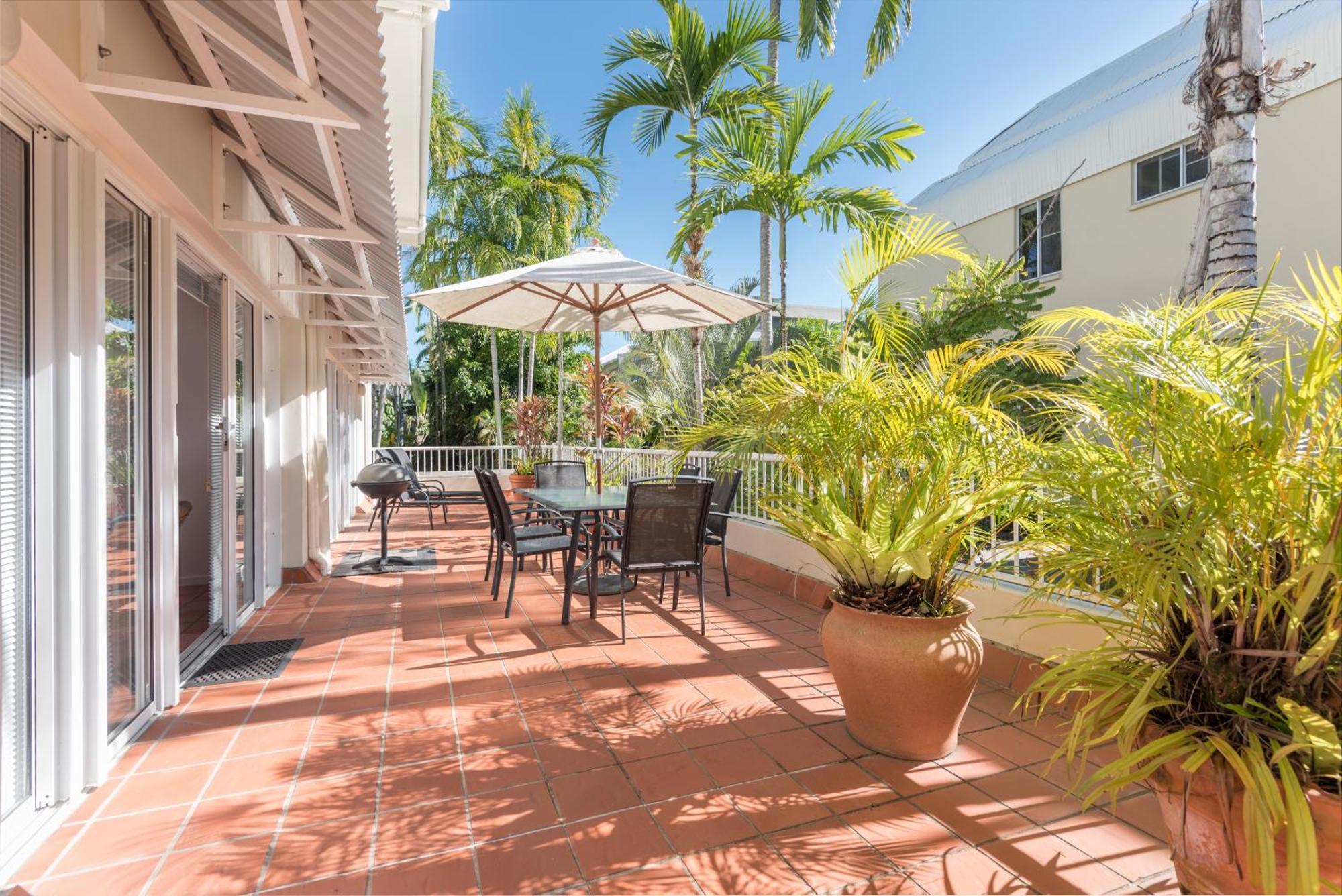 Balboa Apartments Port Douglas Exteriör bild