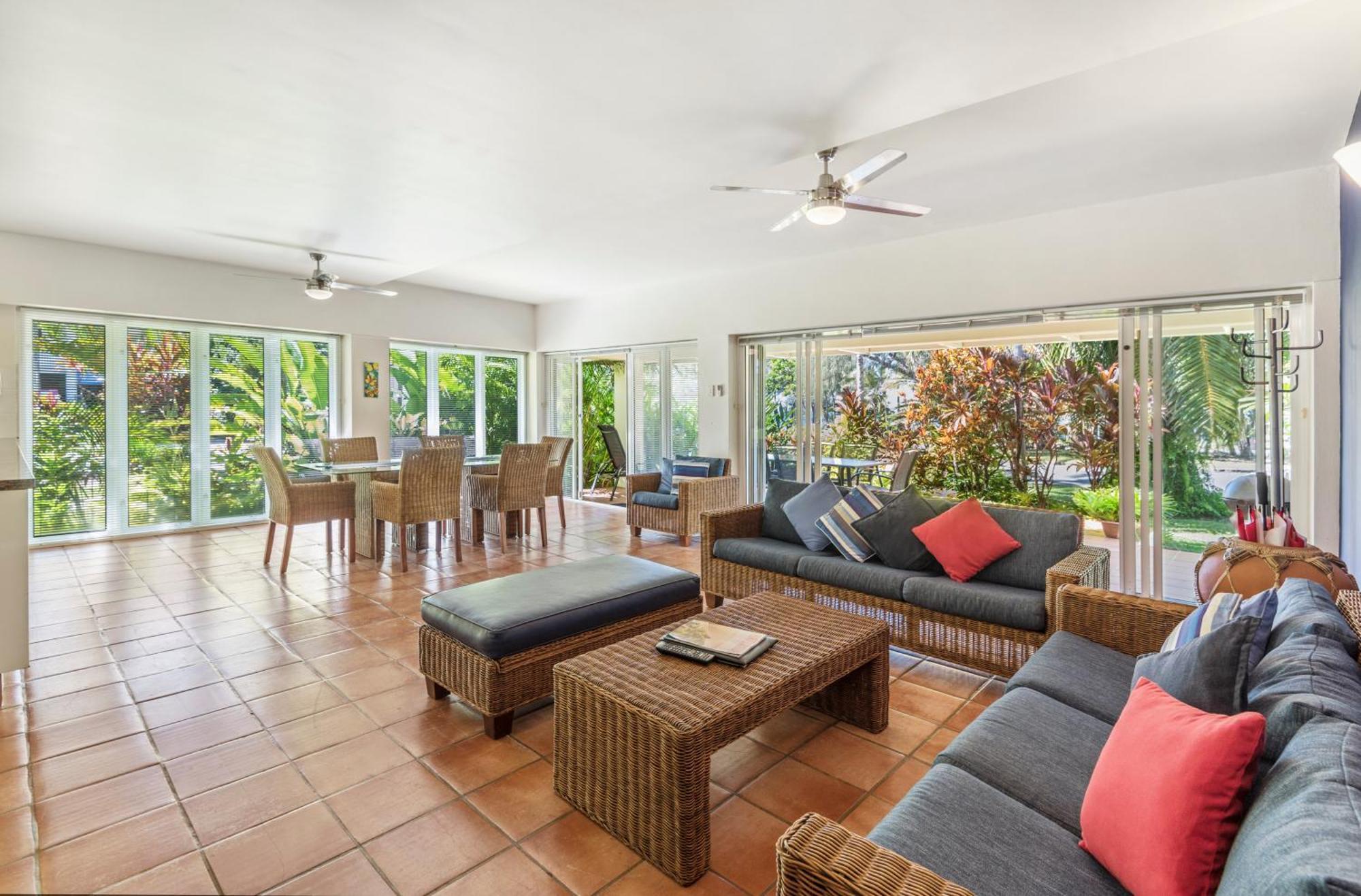 Balboa Apartments Port Douglas Exteriör bild