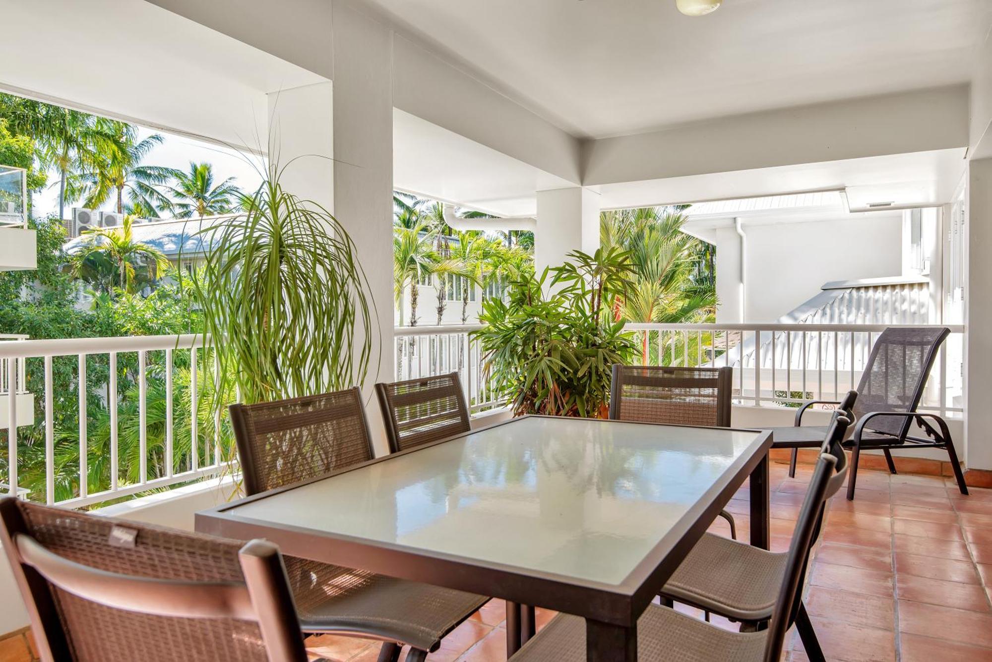 Balboa Apartments Port Douglas Exteriör bild